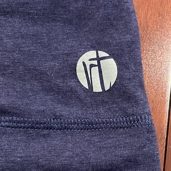 Raw Thread T-Shirt - Picture 4 of 5